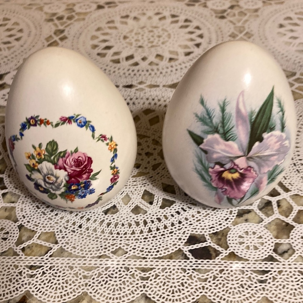 Eggzakly Porcelain Handcrafted Egg with Flowers set of 2